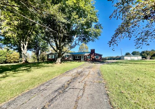 7260 W Deaver Rd, Columbus, IN, 47201-4766 | Card Image