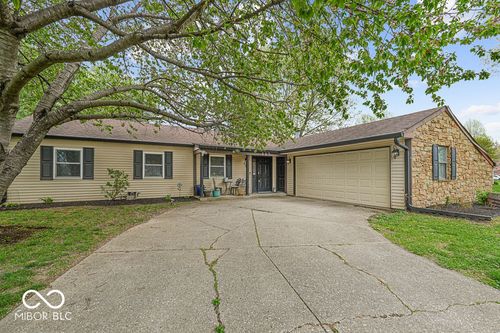 387 Pleasantview Blvd, Greenwood, IN, 46142-8573 | Card Image