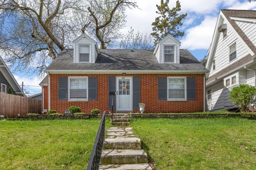 2253 Meadowbrook Dr Se, Cedar Rapids, IA, 52403-4219 | Card Image