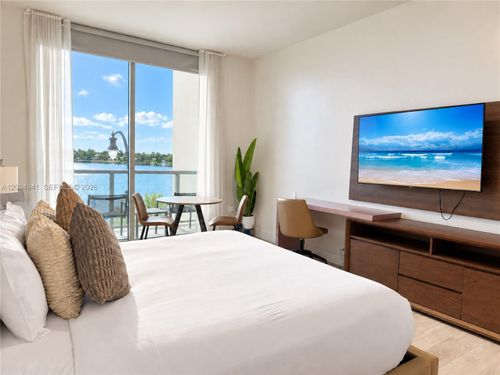 n330-777 N Ocean Dr, Hollywood, FL, 33019-1206 | Card Image