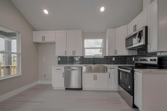 837 22 Nd St, House other with 2 bedrooms, 2 bathrooms and null parking in San Leon TX | Image 12