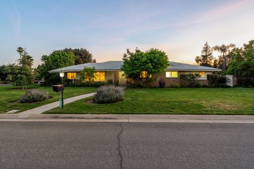 5890 E Dwight Way, Fresno, CA, 93727-6213 | Card Image
