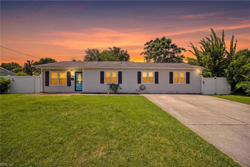 825 Brinson Ln, Virginia Beach, VA, 23455-5714 | Card Image