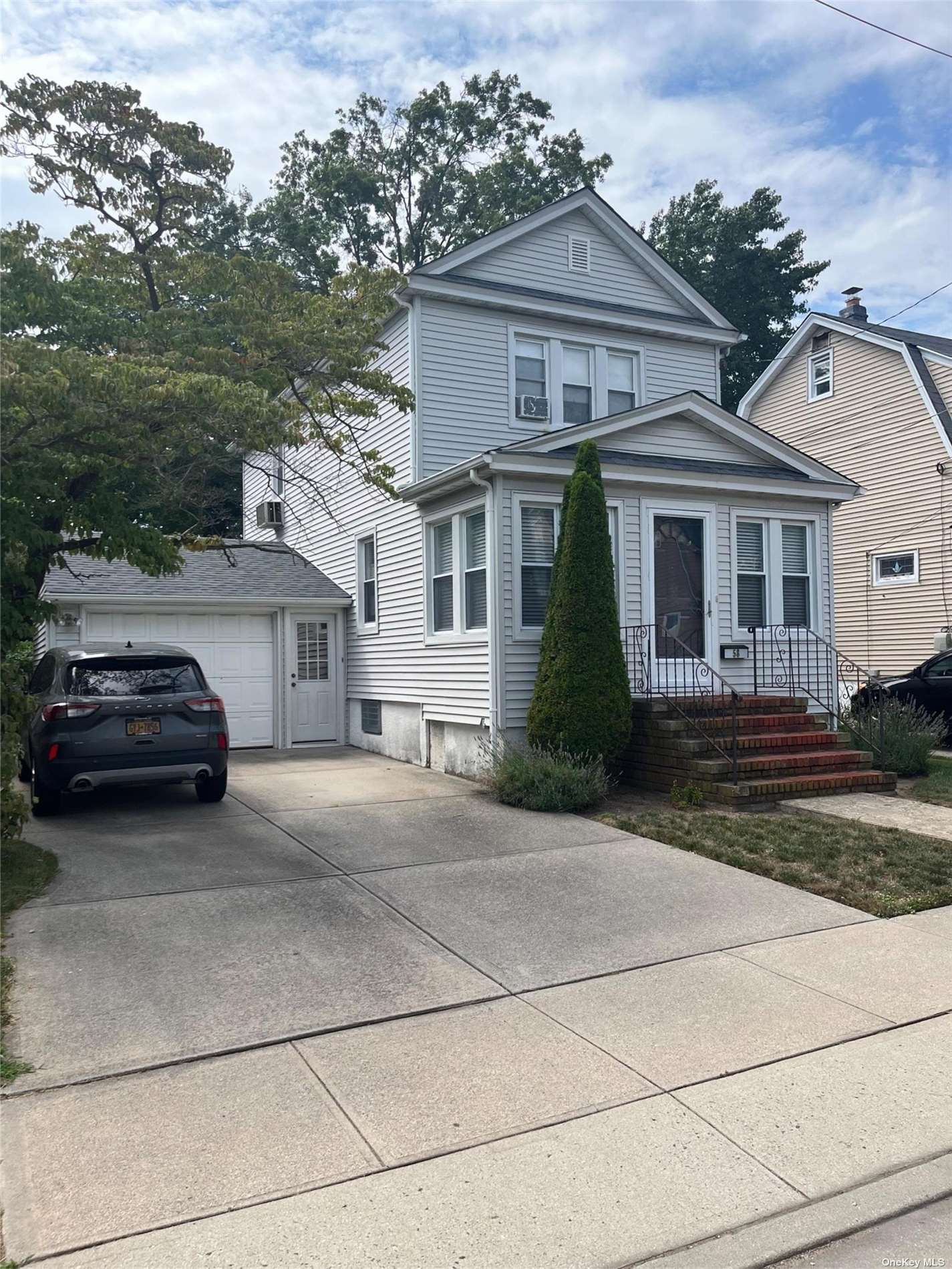 Cochran Pl, Valley Stream, NY 11581
