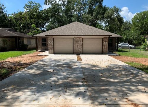 415-413-415 Hurst St, Angleton, TX, 77515-5711 | Card Image