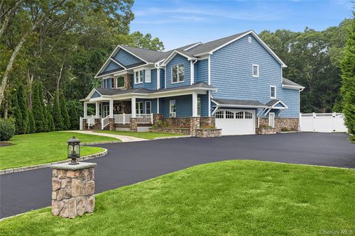74 Laurel Dr, Smithtown, NY, 11787-3931 | Card Image