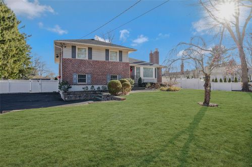 210 Cold Spring Road, Oyster Bay, NY, 11791 | Card Image