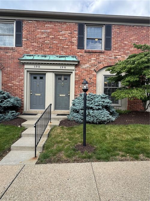 196 Jamestown Dr, Pittsburgh, PA, 15216-1021 | Card Image