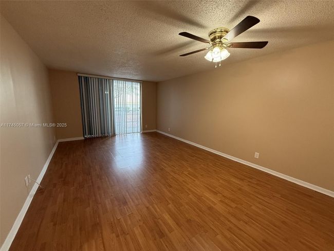 APT-1B - 470 Executive Center Dr, Condo with 1 bedrooms, 1 bathrooms and null parking in West Palm Beach FL | Image 4