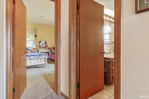 814 N Columbia St, Union City, IN, 47390-9401 | Card Image