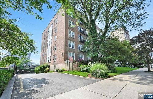 2160 Center Ave, Fort Lee, NJ, 07024-5862 | Card Image