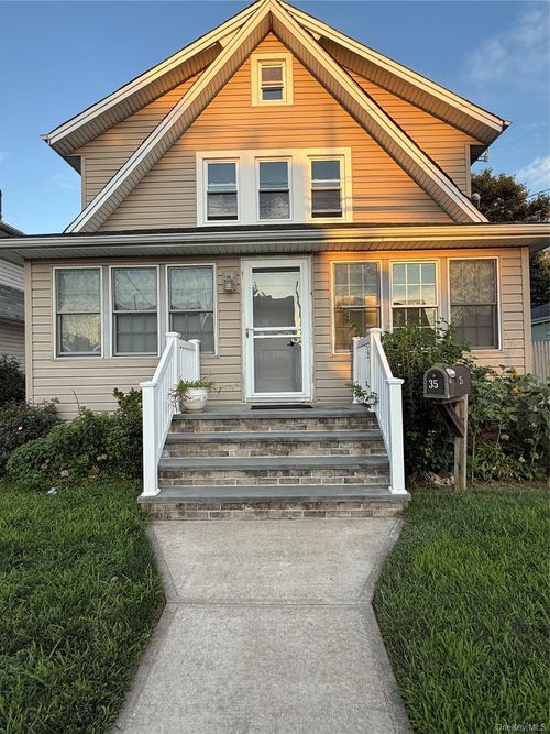 35 S Franklin Ave, Valley Stream, NY, 11580-5622 | Card Image