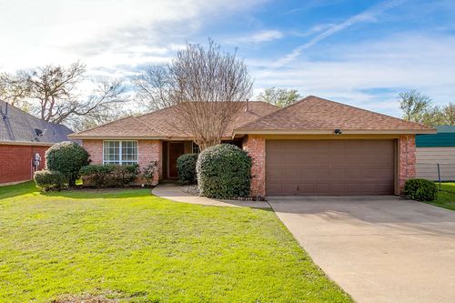 1215 Davis St, Cleburne, TX, 76033-8718 | Card Image