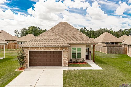 8923 Perry Park Dr, Denham Springs, LA, 70726-6750 | Card Image