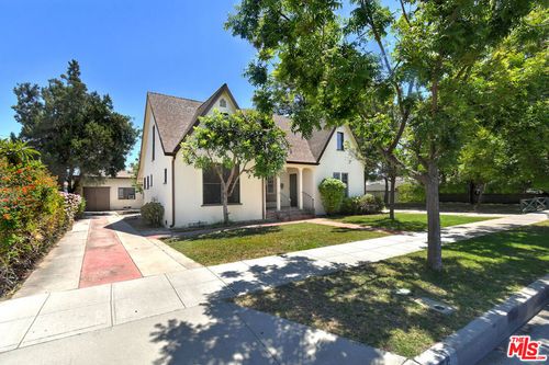 916 N Clybourn Ave, Burbank, CA, 91505-2709 | Card Image