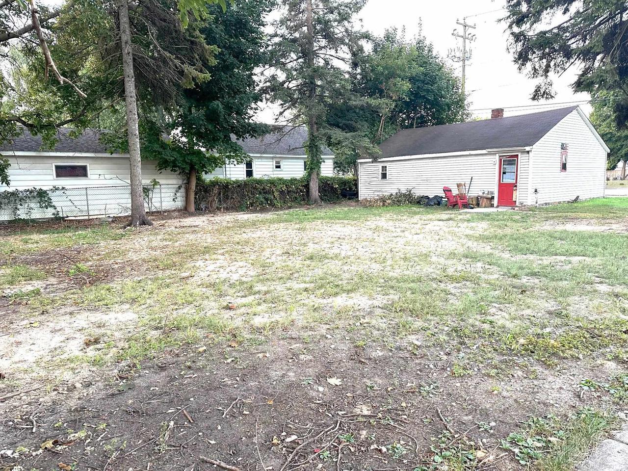 5th Ave, Menominee, MI 49858