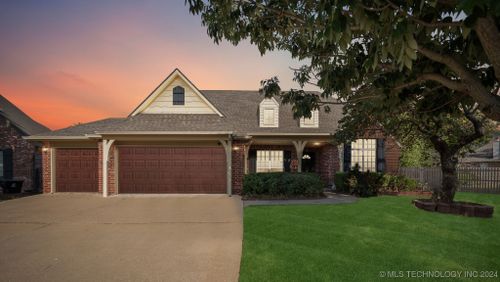 802 W Indianapolis Place, Broken Arrow, OK, 74012 | Card Image