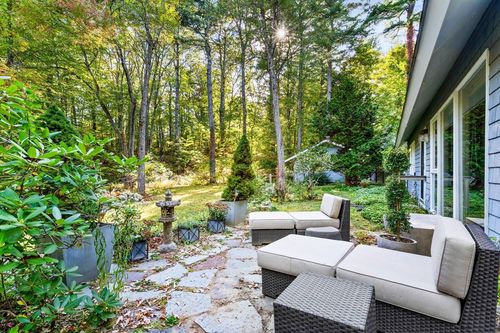 44 The Valley Rd, Concord, MA, 01742-4933 | Card Image