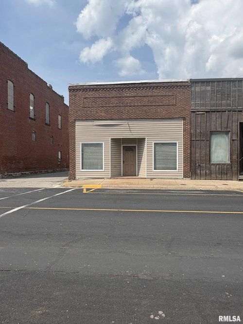 110 W Market St, Christopher, IL, 62822-1222 | Card Image