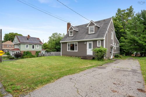 151 Sanborne St, House with 3 bedrooms, 2 bathrooms and null parking in New Glasgow NS | Card Image