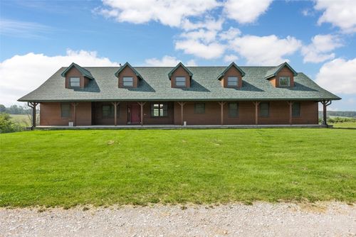 660 Garfield Rd, West Branch, IA, 52358-8574 | Card Image