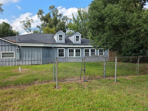 326 Texas Ave, Bacliff, TX, 77518-1380 | Card Image