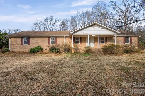 8122 Knollwood Cir, Charlotte, NC, 28213-5083 | Card Image