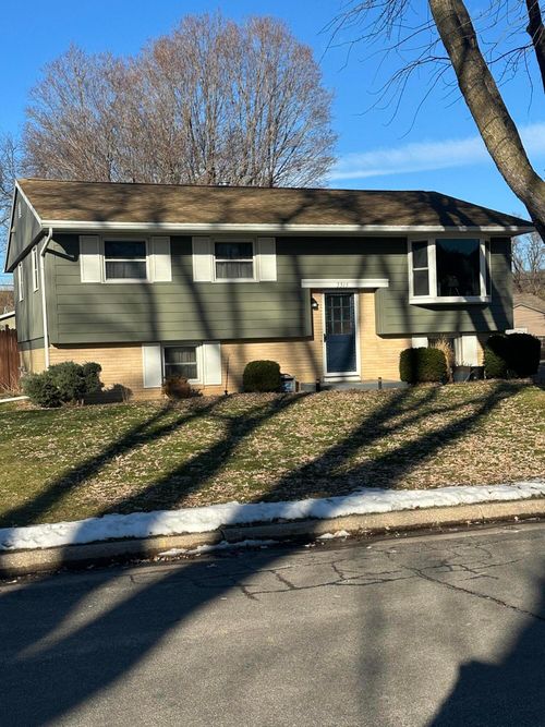 3315 Leonard St, La Crosse, WI, 54601-7875 | Card Image