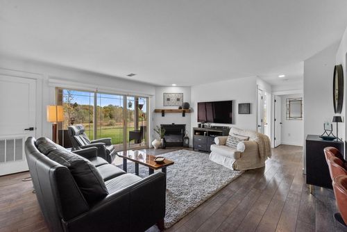 933 Spring Court, Newburg, WI, 53095 | Card Image