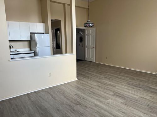 21 Village Ml, Haverstraw, NY, 10927-1062 | Card Image