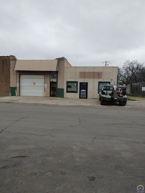 203 E Front St, Perry, KS, 66073-9703 | Card Image