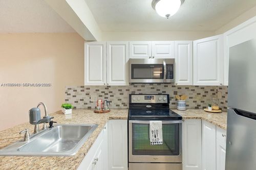 apt-d9-7241 Miami Lakes Dr, Miami Lakes, FL, 33014-6946 | Card Image