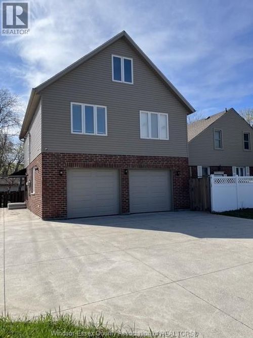 rear-3002 Church St, Windsor, ON, N9E1T8 | Card Image