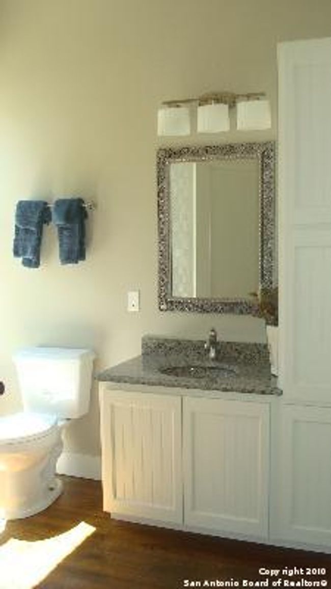 119 Idlewilde Blvd, House other with 2 bedrooms, 3 bathrooms and null parking in Comfort TX | Image 11