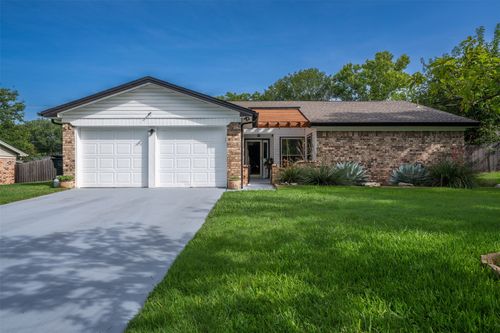 1302 Hemphill Dr, Cleburne, TX, 76033-6610 | Card Image