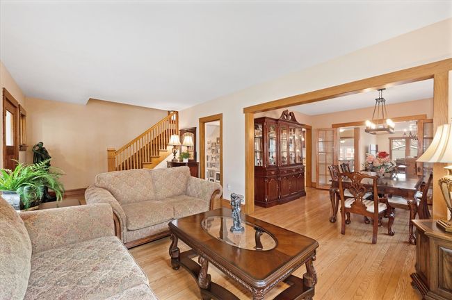 221 N Illinois St, House other with 4 bedrooms, 4 bathrooms and 2 parking in Elmhurst IL | Image 4