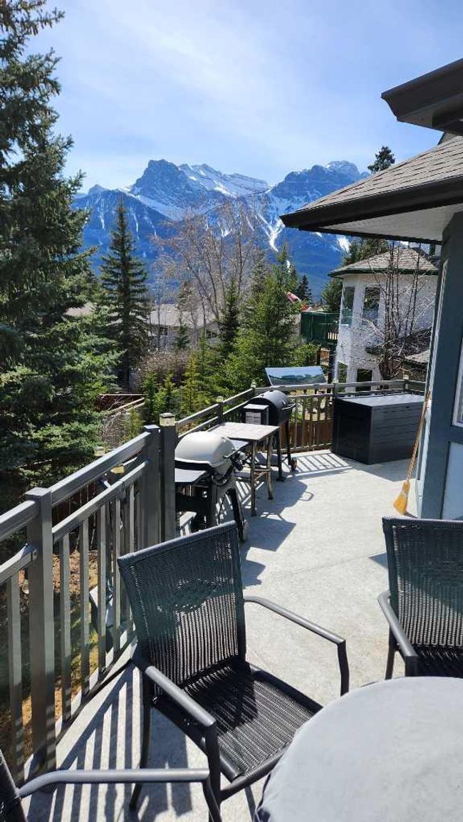 329 Canyon Close, Home with 6 bedrooms, 4 bathrooms and 5 parking in Canmore AB | Image 3