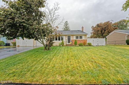 44 Red Fox Dr, Colonie, NY, 12205-3938 | Card Image