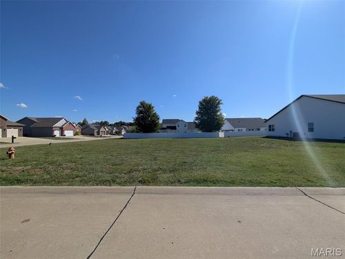 216 Stonebriar Dr, Troy, IL, 62294-1755 | Card Image