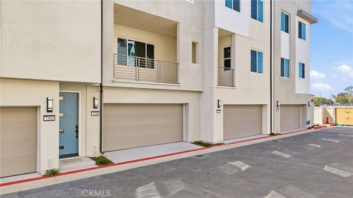 7256 Pointbreak Dr, Huntington Beach, CA, 92647-8698 | Card Image