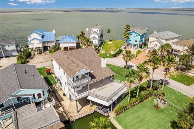 138 Isles End Rd, House other with 4 bedrooms, 3 bathrooms and 2 parking in Tiki Island TX | Image 32