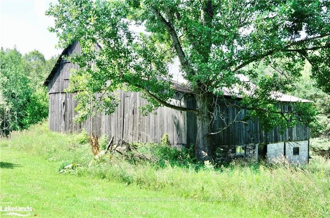 9717 Highway 118, House other with 2 bedrooms, 2 bathrooms and 8 parking in Algonquin Highlands ON | Image 4