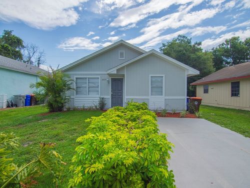 2315 86th Dr, Vero Beach, FL, 32966-5157 | Card Image