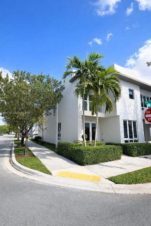 10565 Nw 64th Way, Doral, FL, 33178-3926 | Card Image