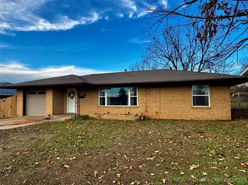 1436 E Broadway St, Cushing, OK, 74023-3616 | Card Image