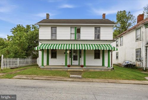 309 W Academy St, CHARLES TOWN, WV, 25414-1679 | Card Image