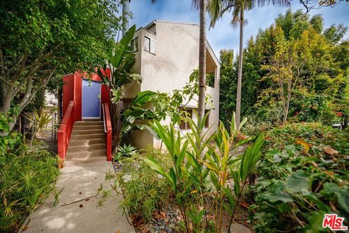 656 Angelus Pl, Venice, CA, 90291-4917 | Card Image