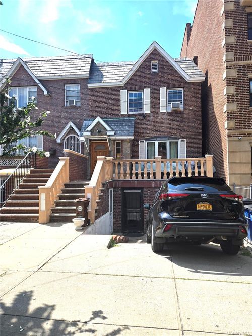 52 Van Loon St, Elmhurst, NY, 11373 | Card Image