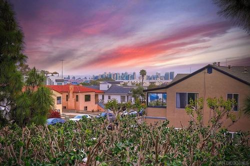 1174 Locust St, San Diego, CA, 92106-2658 | Card Image