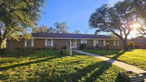 237 Edgewood Dr, San Angelo, TX, 76903-9113 | Card Image